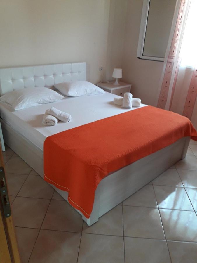 Lucas Apartments Himare Exterior photo