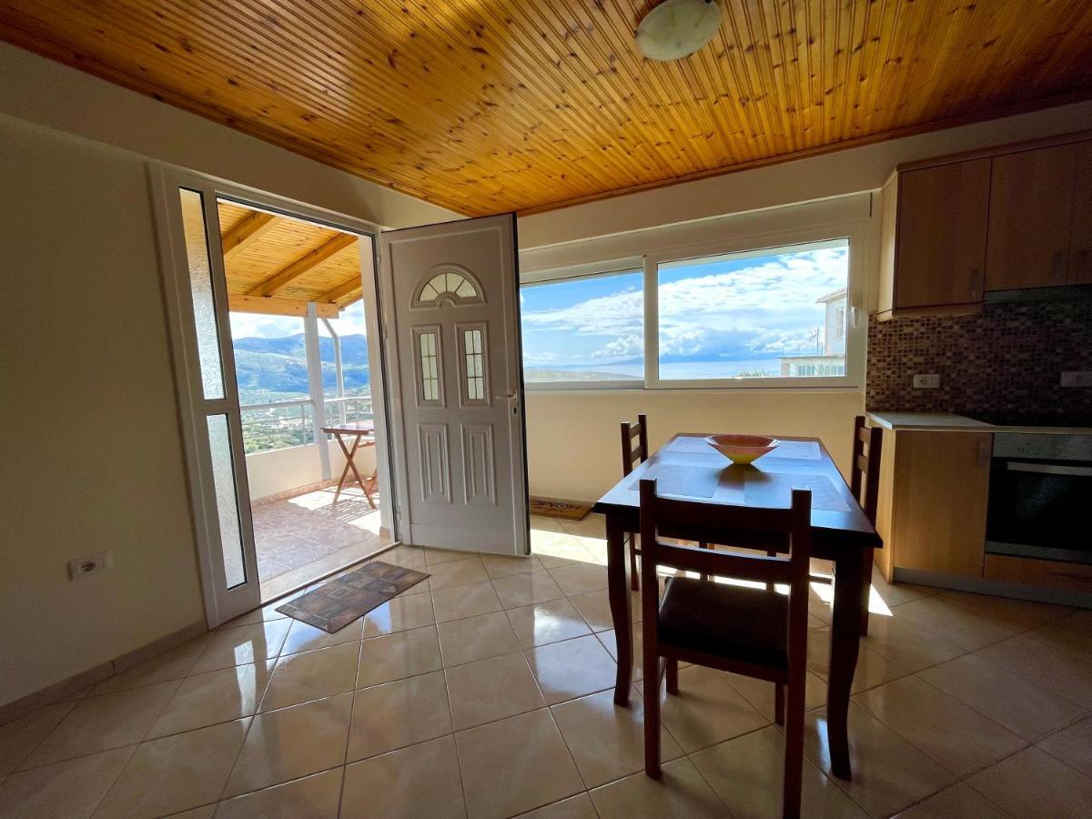 Lucas Apartments Himare Exterior photo