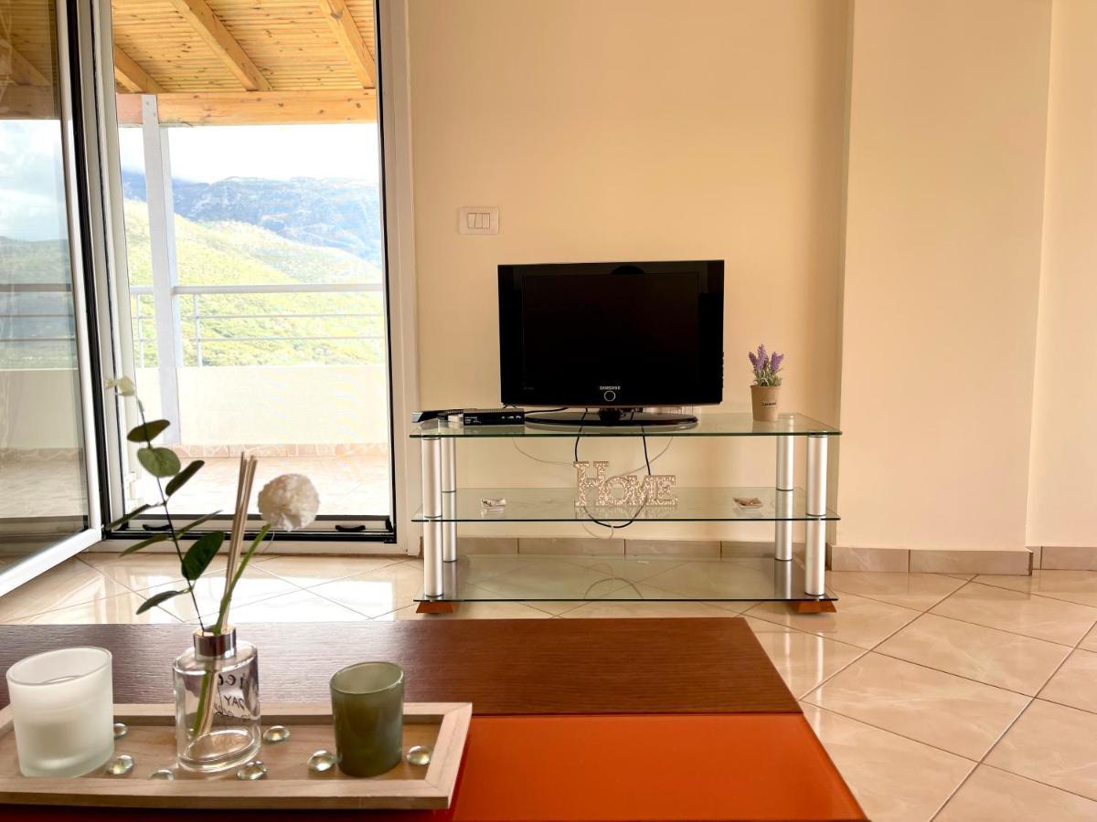 Lucas Apartments Himare Exterior photo