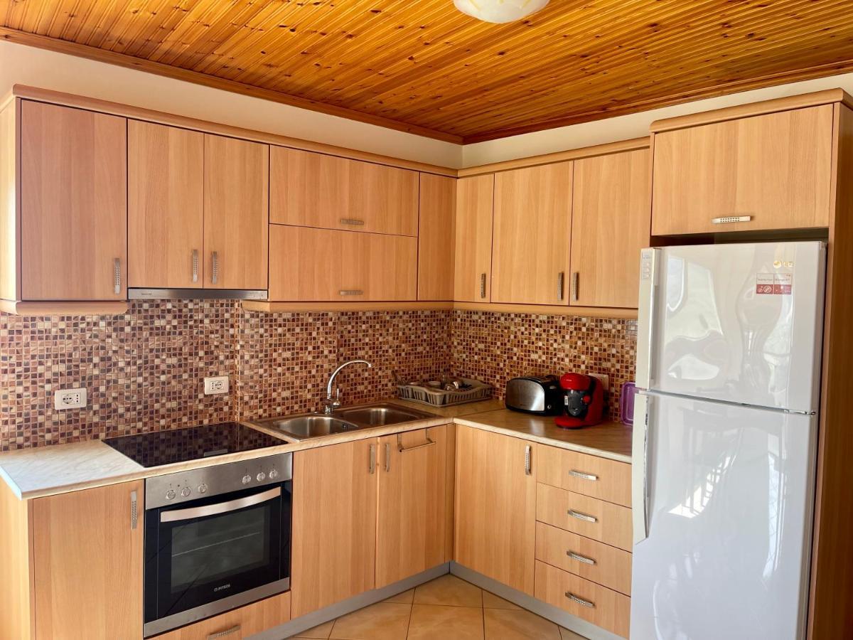 Lucas Apartments Himare Exterior photo