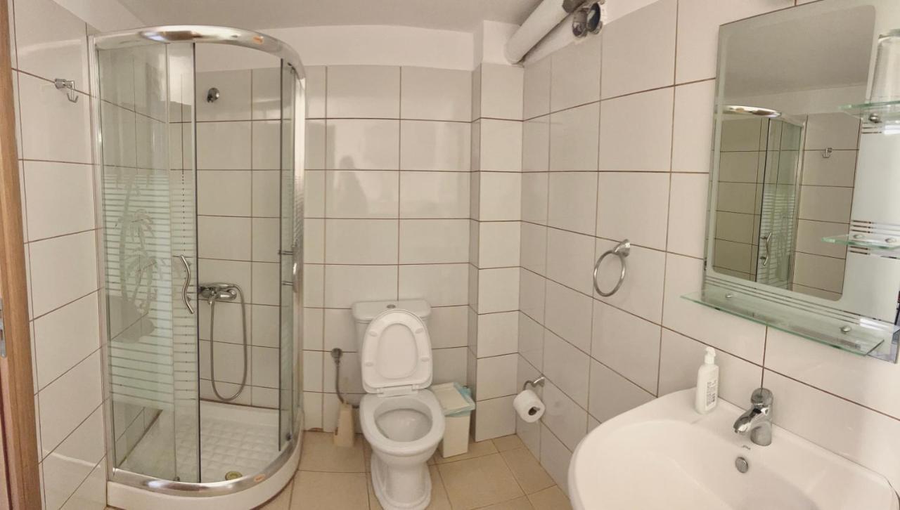 Lucas Apartments Himare Exterior photo